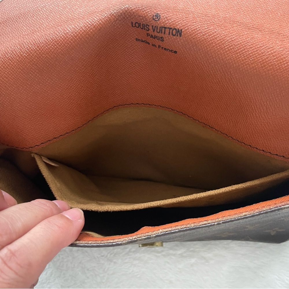 Louis Vuitton
with Tan Leather Strap
Musette Tango Short Shoulder Bag Brown
🤎🤎🤎 - Picture 4 of 14